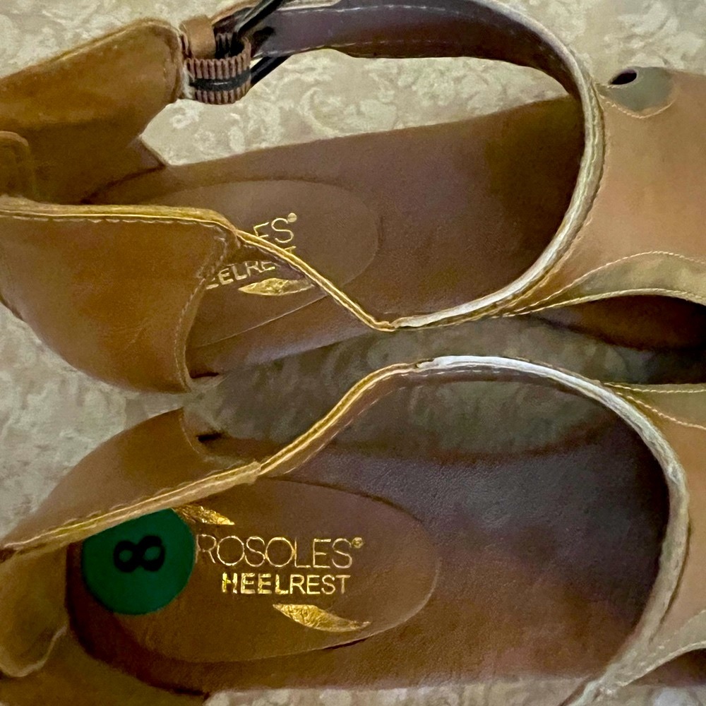 ✅🆕 Aerosoles heel test tan with gold trim sandel/ shoes - Picture 10 of 12